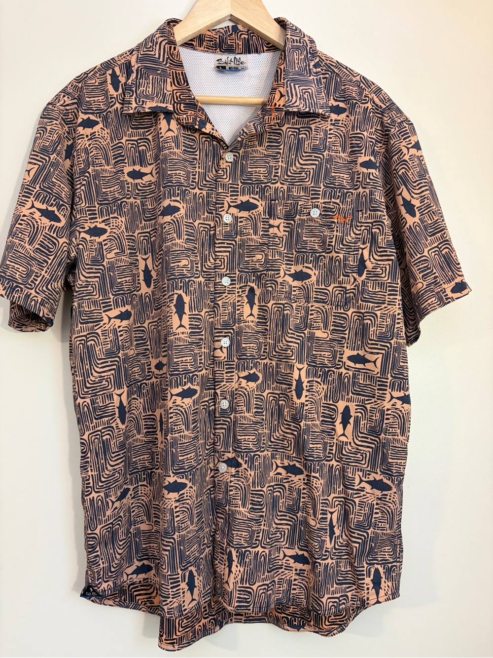 Salt Life SLX Tiki Tuna Performance Shirt Men’s Large Sunrise Peach Navy Fish